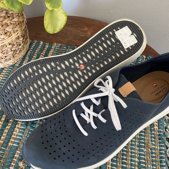 Clarks Unstructured Navy Sneaker US W12 Worn Once! - Picture 4 of 7
